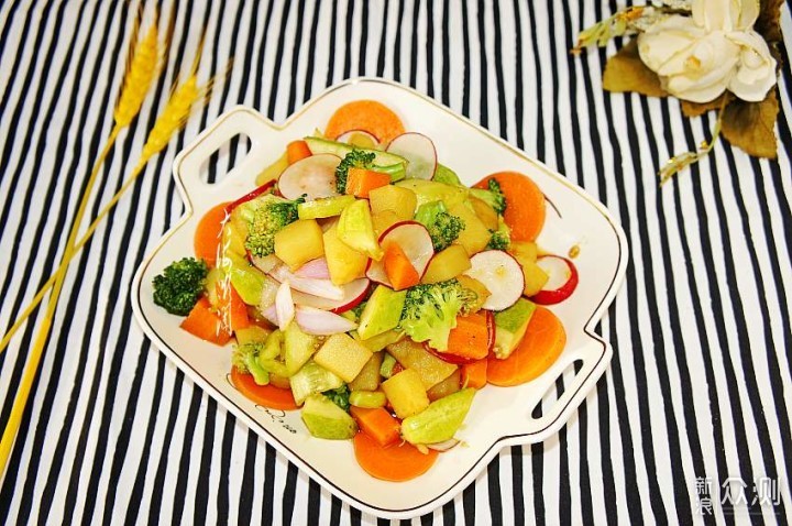 股票ETF赎回加剧 创年内次高点 “卖宽基ETF买行业ETF”新趋势显现